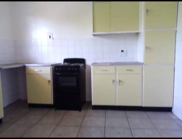 2 BEDROOM PROPERTY TO RENT IN FLORIDA